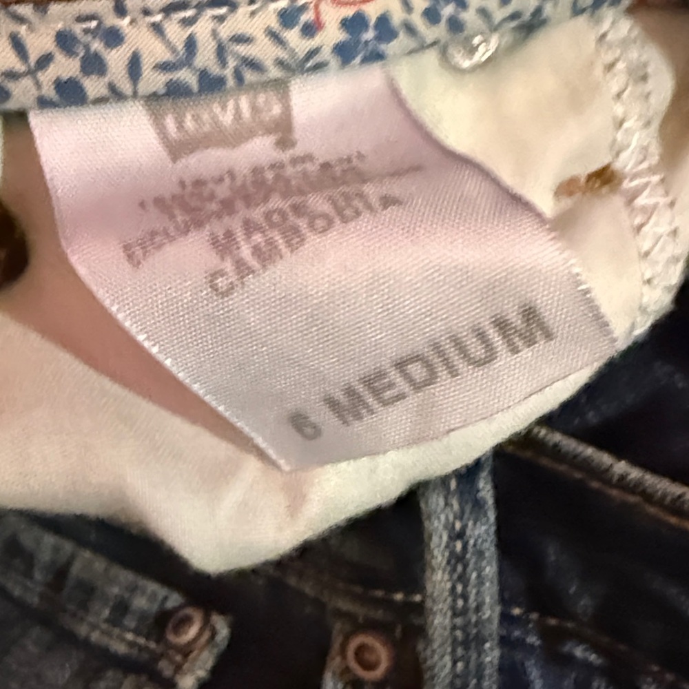 Levi's Relaxed Dark Blue Cuffed Jeans - Picture 3 of 4
